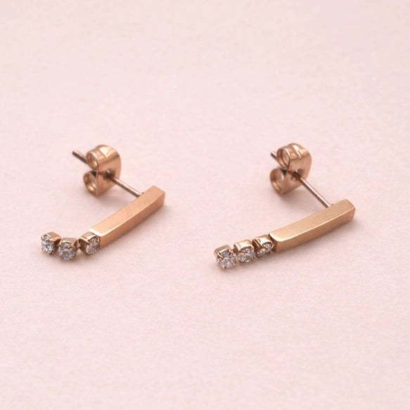 安心して頼れるスマートピアス!│金属アレルギー対応│サージカルステンレス│つけっぱなし