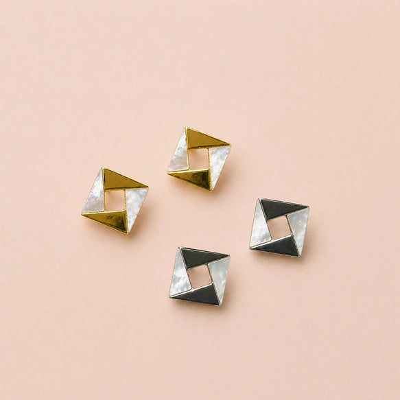 Square Stud Earrings│スクエアスタッズ ピアス│メタル 立体フォルム│サージカルステンレス316L│金属アレルギー対応│変色しにくい│大人シンプル