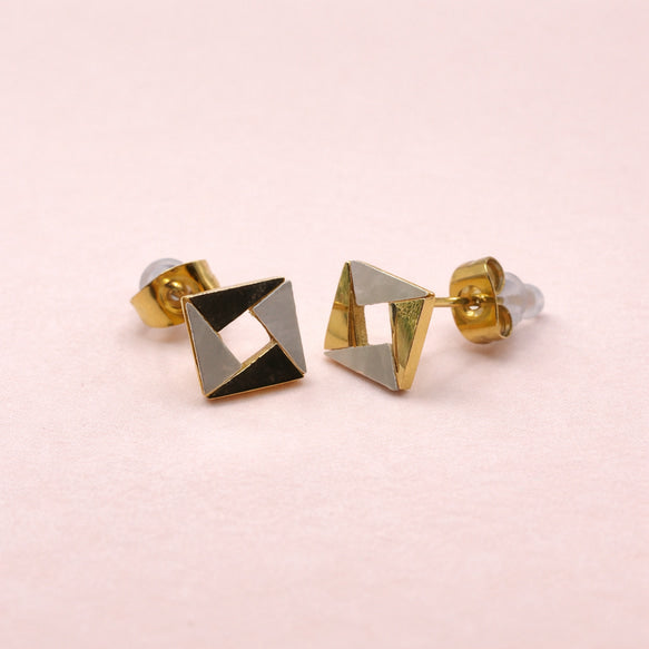Square Stud Earrings│スクエアスタッズ ピアス│メタル 立体フォルム│サージカルステンレス316L│金属アレルギー対応│変色しにくい│大人シンプル