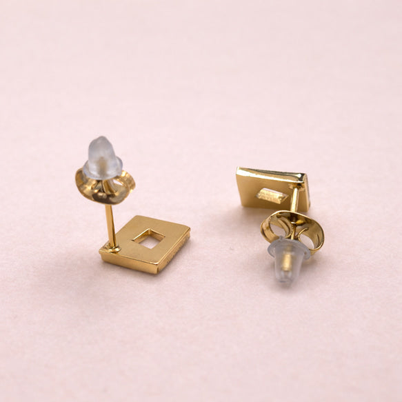 Square Stud Earrings│スクエアスタッズ ピアス│メタル 立体フォルム│サージカルステンレス316L│金属アレルギー対応│変色しにくい│大人シンプル