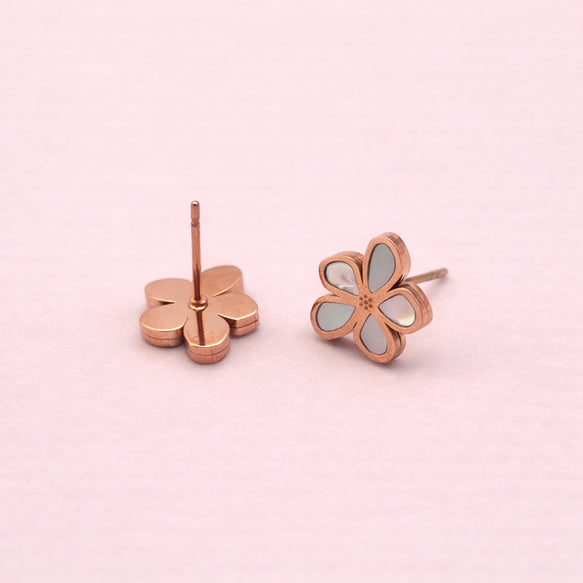 わたしを彩るシェルピアス│金属アレルギー対応│サージカルステンレス│つけっぱなし