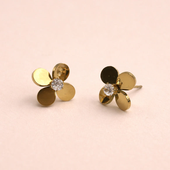 自慢したくなるフラワーモチーフピアス│金属アレルギー対応│サージカルステンレス│つけっぱなし