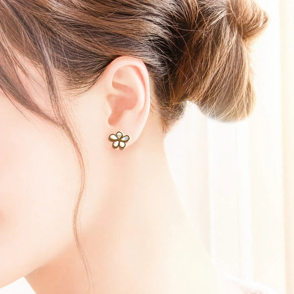 わたしを彩るシェルピアス│金属アレルギー対応│サージカルステンレス│つけっぱなし