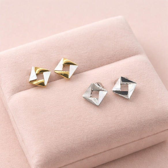 Square Stud Earrings│スクエアスタッズ ピアス│メタル 立体フォルム│サージカルステンレス316L│金属アレルギー対応│変色しにくい│大人シンプル
